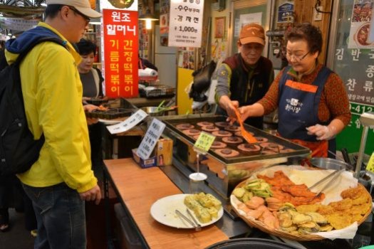 Comment Découvrir des Spécialités Coréennes sur le Marché de Tongin 